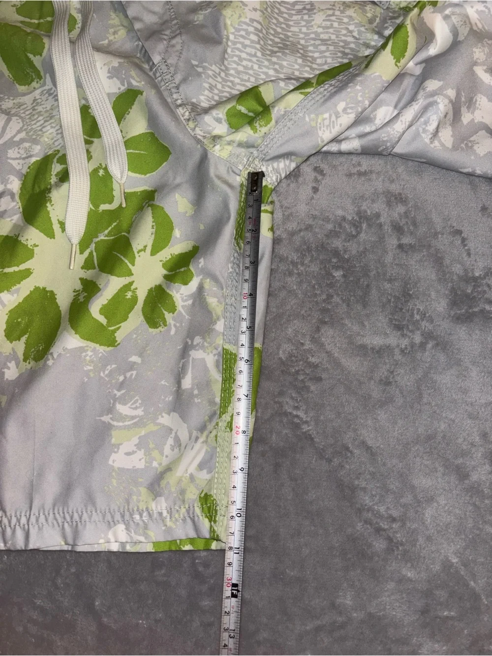 Oakley Men's Floral Board Shorts 32 Drawstring Green Gray White Beach Tropical